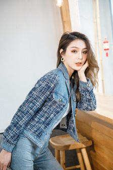 《年轻女教师》在线播放